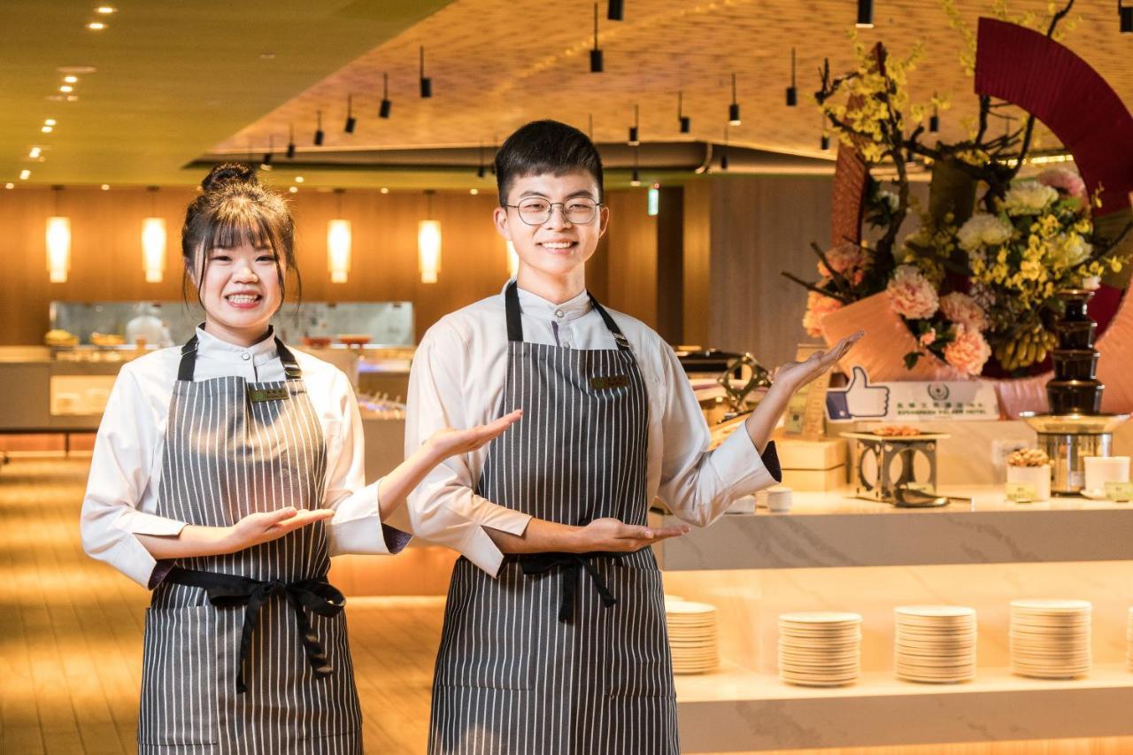 Evergreen Palace Hotel Chiayi Taibao ภายนอก รูปภาพ Thai restaurant staff