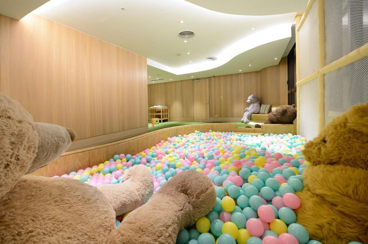 Evergreen Palace Hotel Chiayi Taibao ภายนอก รูปภาพ Ball pit at a hotel in Hong Kong